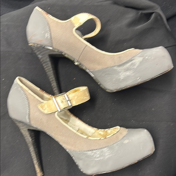 Harajuku Lovers Gray Mary Jane Platform Heels - Picture 1 of 2